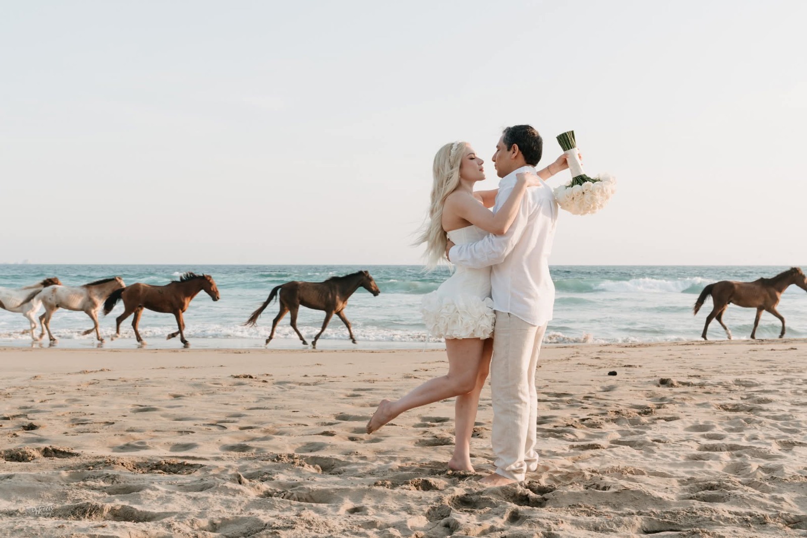 Yamilet y Mariano en su sesión de boda en la playa